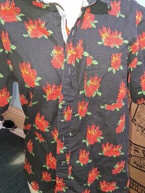 VSTR Men's Black Short-Sleeve Button-Up Shirt with Red Flaming Rose Print